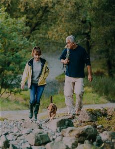 couple-walking-in-the-lake-district-the-ullswater-way